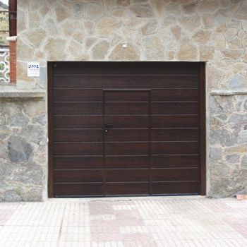 LPU 40 DECOGRAIN NIGHT OAK CON PUERTA PEATONAL